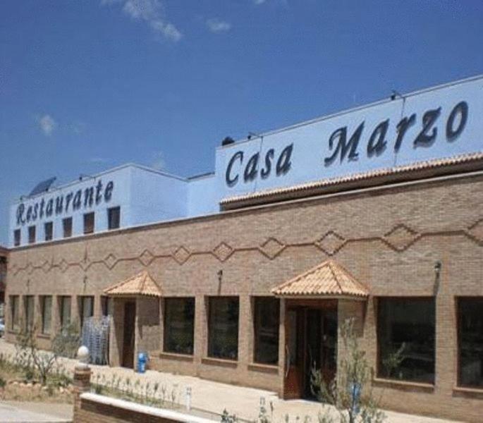 Hotel Casa Marzo Каріньєна Екстер'єр фото