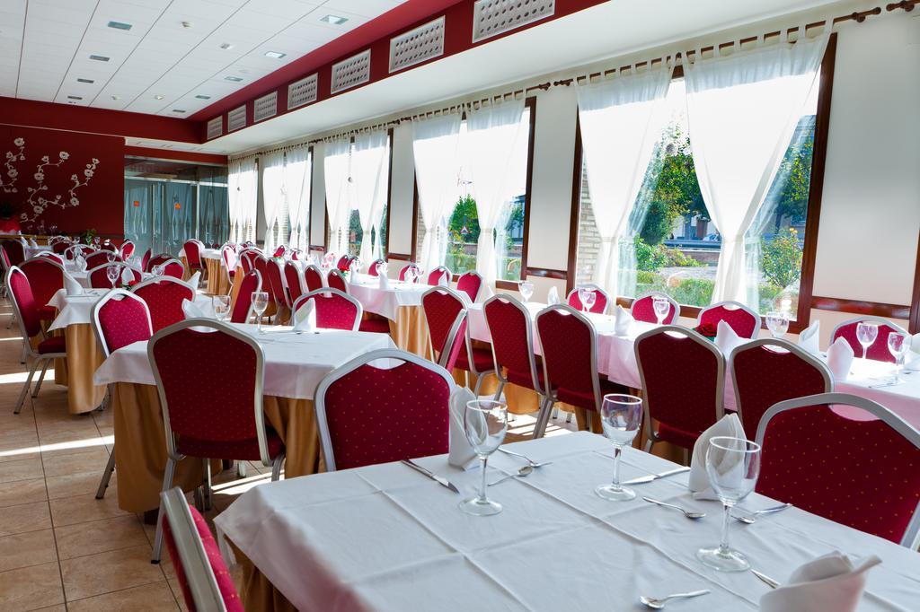 Hotel Casa Marzo Каріньєна Екстер'єр фото